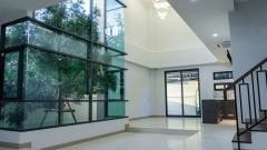 NTG713 ให้เช่า บ้านเดี่ยวใกล้รถไฟฟ้า สร้างใหม่ ลงเฟอร์ใหม่ให้ครบพร้อมอยู่ โถง  Double volume ใกล้สถานีรถไฟฟ้าศรีนุช และอ่อนนุช-202411221634041732268044945.jpg