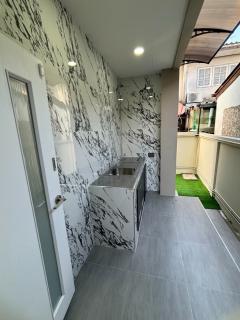 NTG713 ให้เช่า บ้านเดี่ยวใกล้รถไฟฟ้า สร้างใหม่ ลงเฟอร์ใหม่ให้ครบพร้อมอยู่ โถง  Double volume ใกล้สถานีรถไฟฟ้าศรีนุช และอ่อนนุช-202411221634101732268050398.jpg