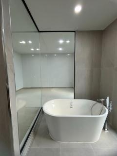 NTG713 ให้เช่า บ้านเดี่ยวใกล้รถไฟฟ้า สร้างใหม่ ลงเฟอร์ใหม่ให้ครบพร้อมอยู่ โถง  Double volume ใกล้สถานีรถไฟฟ้าศรีนุช และอ่อนนุช-202411221634111732268051129.jpg