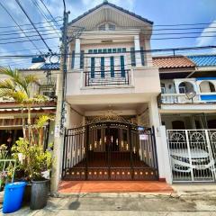 NTG720 ให้เช่าทาวน์โฮม บ้านแกรนด์วิลเลจ ลาดพร้าว 80-3-202411261550101732611010948.jpg