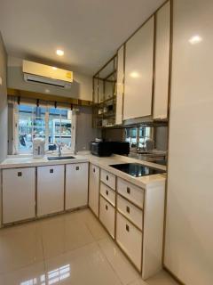NTG724 ให้เช่า บ้านเดี่ยว แกรนดิโอ ลาดพร้าว-เกษตรนวมินทร์ แปลงมุม วิวสวน ตกแต่งบิ้วอินสวย เฟอร์นิเจอร์ เครื่องใช้ไฟฟ้ามีครบพร้อมอยู่-202411261910251732623025853.jpg
