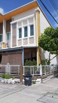 ขายและให้เช่า ทาวน์เฮ้าส์ หมู่บ้านโกลเด้น ทาวน์ บางนา-กิ่งแก้ว หลังมุม ตำบลราชาเทวะ อำเภอบางพลี สมุทรปราการ (N.1454)