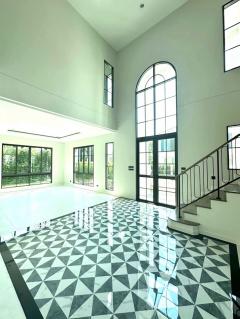 NTG766 ให้เช่า บ้านเดี่ยว เศรษฐสิริ บางนากม.10 ติดถนน บางนา-ตราด แปลงติดสวนและสระว่ายน้ำส่วนกลาง ใกล้สนามบินสุวรรณภูมิ-202411301730241732962624133.jpg