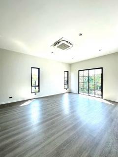 NTG766 ให้เช่า บ้านเดี่ยว เศรษฐสิริ บางนากม.10 ติดถนน บางนา-ตราด แปลงติดสวนและสระว่ายน้ำส่วนกลาง ใกล้สนามบินสุวรรณภูมิ-202411301730261732962626546.jpg