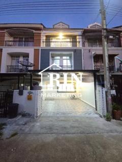 ขายทาวน์เฮ้าส์ 3 ชั้น รอยัล วิลเลจ สายไหม ขนาดพื้นที่ 20 ตรว. 3 นอน 4 น้ำ มีห้องน้ำในตัวทุกห้อง พื้นที่ใช้สอย 160 ตรม. รีโนเวทใหม่ สไตล์สวยหรู อบอุ่น ต่อเติมครัวแล้ว หลังบ้านโล่งไม่ติดใคร ลมเข้า ไม่ร้อน ทำเลดีมากๆ 