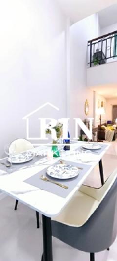 ขายทาวน์เฮ้าส์ 3 ชั้น รอยัล วิลเลจ สายไหม ขนาดพื้นที่ 20 ตรว. 3 นอน 4 น้ำ มีห้องน้ำในตัวทุกห้อง พื้นที่ใช้สอย 160 ตรม. รีโนเวทใหม่ สไตล์สวยหรู อบอุ่น ต่อเติมครัวแล้ว หลังบ้านโล่งไม่ติดใคร ลมเข้า ไม่ร้อน ทำเลดีมากๆ -202412030934071733193247173.jpg