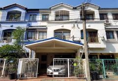 ขายทาวน์เฮ้าส์ หมู่บ้านกลางเมือง พระราม 9 ซอย 43 เนื้อที่ 20 ตร.ว. พร้อมอยู่ ทำเลดี