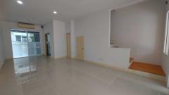 ขายด่วน บ้านหลังมุมทาวน์โฮม3ชั้น หมู่บ้านกลางเมืองเอสเซ้นส์ ศรีนครินทร์46/1 ประเวศ (N.1467)-202412071448371733557717971.jpg