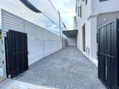 ขายด่วนทาวน์โฮม 3 ชั้น หลังมุม ตกแต่งใหม่พร้อมอยู่ใกล้ BTS ปุณณวิถี ซอยสุขุมวิท101 พระโขนง (N.1469)-202412071500091733558409250.jpg