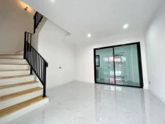 ขายด่วนทาวน์โฮม 3 ชั้น หลังมุม ตกแต่งใหม่พร้อมอยู่ใกล้ BTS ปุณณวิถี ซอยสุขุมวิท101 พระโขนง (N.1469)-202412071500091733558409953.jpg