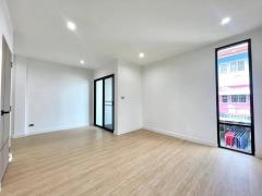 ขายด่วนทาวน์โฮม 3 ชั้น หลังมุม ตกแต่งใหม่พร้อมอยู่ใกล้ BTS ปุณณวิถี ซอยสุขุมวิท101 พระโขนง (N.1469)-202412071500151733558415352.jpg