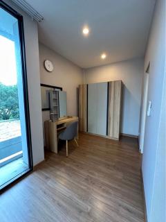 NTG783 ให้เช่าบ้านแฝด บ้านกลางเมือง คลาสเซ่ เอกมัย - รามอินทรา ตกแต่งพร้อมอยู่ เครื่องใช้ไฟฟ้าใกล้ Cenral East Ville เลียบด่วนรามอินทรา-202412082108541733666934652.jpg