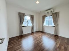 NTG790 ขาย  บ้านเดี่ยว: มัณฑนา เลค วัชรพล หลังสุดท้าย โซนใกล้ทะเลสาปและใกล้คลับเฮ้าส์   หันหน้าทิศใต้ เลขที่บ้านผลรวมเลข 9  ขายพร้อมผูัเช่า-202412082233561733672036642.jpg