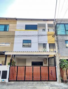 NTG808 ให้เช่า ทาวน์โฮม สาริน วิช สุขุมวิท 107 ใกล้สถานี BTS แบริ่ง จดทะเบียนบริษัทได้  โรงเรียนนานาชาติเซ็นต์ แอนดรูว์ (1.2 กม.)