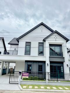 NTG813 ขาย บ้านเดี่ยว เซนโทร บางนา  บ้านเลขที่สวยเลขมังกร ใกล้สวนสนามเด็กเล่น ทำเลดี ติด Mega Bangna