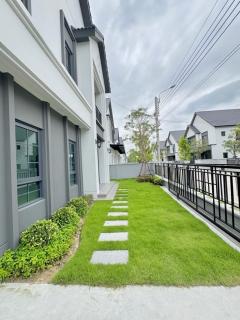 NTG813 ขาย บ้านเดี่ยว เซนโทร บางนา  บ้านเลขที่สวยเลขมังกร ใกล้สวนสนามเด็กเล่น ทำเลดี ติด Mega Bangna-202412122121581734013318385.jpg