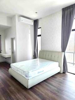 NTG825 ให้เช่า บ้านเดี่ยว บางกอก บูเลอวาร์ค บางนา กม.5 บ้านใหม่ไม่เคยเข้าอยู่ แต่งเฟอร์ครบ แปลงมุม โรงเรียนนานาชาติไอซีเอส-202412142014301734182070487.jpg