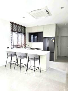 NTG825 ให้เช่า บ้านเดี่ยว บางกอก บูเลอวาร์ค บางนา กม.5 บ้านใหม่ไม่เคยเข้าอยู่ แต่งเฟอร์ครบ แปลงมุม โรงเรียนนานาชาติไอซีเอส-202412142014341734182074228.jpg