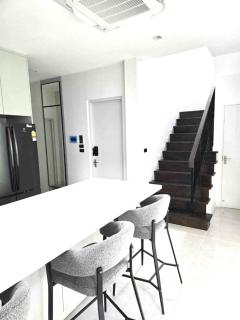 NTG825 ให้เช่า บ้านเดี่ยว บางกอก บูเลอวาร์ค บางนา กม.5 บ้านใหม่ไม่เคยเข้าอยู่ แต่งเฟอร์ครบ แปลงมุม โรงเรียนนานาชาติไอซีเอส-202412142014341734182074950.jpg