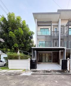 ขายทาวน์โฮม 3 ชั้น หลังมุม โครงการทาวน์อเวนิว เมิร์จ รัตนาธิเบศร์ ใกล้เซ็นทรัลเวสเกต เสาธงหิน นนทบุรี.