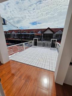 ขายทาวน์เฮ้าส์ซอยมังกร 2ชั้น รีโนเวทแล้วพร้อมอยู่ (N.1500)-202501031730441735900244015.jpg