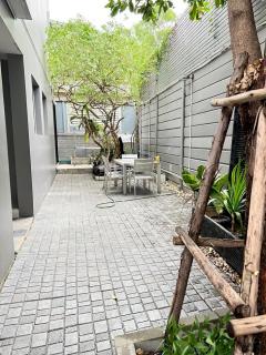 NTG876 ปล่อยเช่า nirvana define srinakarin-rama 9 ทาวน์โฮม (หลังมุม มีพื้นที่ด้านข้าง) เครื่องใช้ไฟฟ้าครบ บิ้วอินทั้งหลัง ใกล้ทางด่วนพระราม9-202501091935341736426134930.jpg