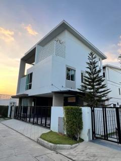 NTG896 ให้เช่า บ้านเดี่ยว Nirvana ABSOLUTE Krungthep Kreetha หลังใหญ่ ตกแต่งเฟอร์นิเจอร์ใหม่หมด พร้อมอยู่ บนทำเลย่านกรุงเทพกรีฑาตัดใหม่-202501131330221736749822430.jpg