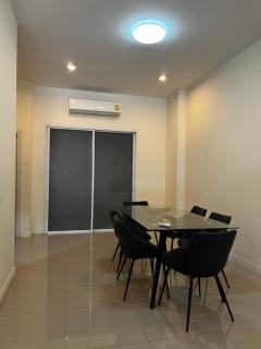 NTG782 ให้เช่าทาวน์โฮม 3 ชั้น , พรีเมียมเพลส Premium Place Ekamai-Ramintra สุคนธสวัสดิ์ มีเฟอร์ พร้อมอยู่ ทำออฟฟิตได้-202501131916451736770605117.jpg