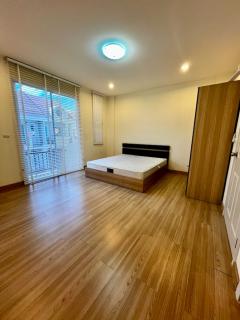 NTG782 ให้เช่าทาวน์โฮม 3 ชั้น , พรีเมียมเพลส Premium Place Ekamai-Ramintra สุคนธสวัสดิ์ มีเฟอร์ พร้อมอยู่ ทำออฟฟิตได้-202501131916481736770608746.jpg
