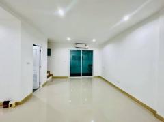 ขาย ทาวน์โฮม บ้านดี เดอะมอนเทอเรย์ อัสสัมชัญ–ศรีราชา 18ตรว. รีโนเวทใหม่ทั้งหลัง ใจกลางเมืองศรีราชา พร้อมเข้าอยู่-202501211806341737457594216.jpg