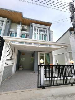 NTG925 ให้เช่า ทาวน์โฮม โกลเด้น ทาวน์ สุขุมวิท-ลาซาล บ้านใหม่ ตกแต่งพร้อมอยู่ ใกล้รถไฟฟ้า BTS สำโรง-202501212020061737465606195.jpg