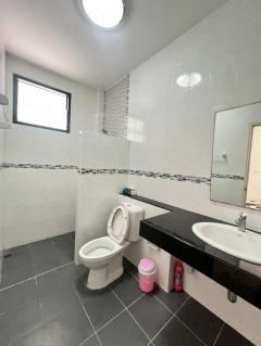 ขายบ้านเดี่ยว หมู่บ้าน โกลเด้นวิลเลจ ขนาด 68.2 ตร.วา ตั้งอยุ่ใกล้แหล่งชุมชน ร่มรื่น เป็นส่วนตัว ทำเลดี บ้านฉาง ระยอง -202501231526421737620802220.jpg