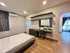 P370 ให้เช่าบ้านเดี่ยว 2 ชั้น โครงการ เซนโทร วิภาวดี CENTRO Vibhavadi ถนนช่างอากาศอุทิศ หน้าบ้านทิศใต้ ตกแต่งพร้อมเข้าอยู่-202501261344391737873879347.jpg