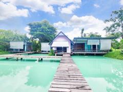 ขายบ้านพักรีสอร์ท 4 หลัง  ขนาด 657 ตร.วา ผ่อนเพียงเดือนละ 16,000 บาท ใกล้ถนนสุขุมวิทเพียง 200 เมตร ใกล้หาดสวนสน บารีละไม รีสอร์ ระยอง