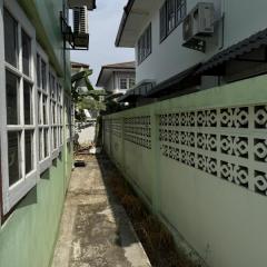  ให้เช่า บ้านเดี่ยว 2 ชั้น หมู่บ้านรัตนโกสินทร์ 200ปี ( รหัสทรัพย์ 202530) ต.ประชาธิปัตย์ อ.ธัญบุรี จ.ปทุมธานี ให้เช่า บ้านเดี่ยว 2 ชั้น หมู่บ้านรัตนโกสินทร์ 200ปี ( รหัสทรัพย์ 202530) ต.ประชาธิปัตย์ อ.ธัญบุรี จ.ปทุมธานี-202502131652161739440336519.jpg