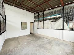 ขายอาคารพาณิชย์ 4.5 ชั้น ซ.รามคำแหง 90 (รีโนเวทใหม่)-202502171319181739773158334.jpg