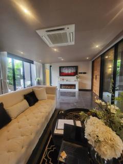 NTG 997 ให้เช่า พลูวิลล่า สุดหรู 4 ชั้น ไบบิวรี่ วิลเลจ ศรีนครินทร์ ตกแต่งพร้อมเข้าอยู่ พร้อมลิฟท์ โดยสาร และสระว่ายน้ำ ส่วนตัว-202502171540561739781656514.jpg