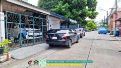 ขายบ้านแฝด หมู่บ้านหรรษา  พื้นที่  30 ตร.ว. เพชรเกษม 81 จอดรถได้ 2 คัน  ถนนหน้าบ้านกว้าง  เดินทางสะดวก มีทางเข้าออกได้หลายทาง  -202502181433311739864011876.jpg