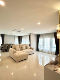 NTG1012ให้เช่า บ้านเดี่ยว เซนโทร เฟส2บ้านใหม่ยังไม่เคยเข้าอยู่ Sizeใหญ่สุดของโครงการ เครื่องใช้ไฟฟ้าครบ เฟอร์ครบ ใกล้Mega Bangna - IKEA-202502182100331739887233072.jpg