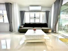 NTG1019 ให้เช่า บ้านเดี่ยว ปากซอยถนนคุ้มเกล้า รีโนเวทใหม่ทั้งหลัง เฟอร์นิเจอร์พร้อมอยู่ สามารถจดทะเบียนบริษัทได้ ติดถนนเจ้าคุณทหารลาดกระบัง-202502182250201739893820457.jpg