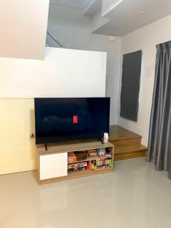 NTG1025 ให้เช่า ทาวน์โฮม บ้านกลางเมือง รามอินทรา ทำเลดี ใกล้ทางด่วนและรถไฟฟ้า ห้าง ร้านอาหาร ของกินเพียบ เลี้ยงสัตว์เล็กได้-202502191952461739969566546.jpg