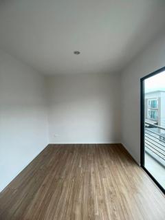 NTG1025 ให้เช่า ทาวน์โฮม บ้านกลางเมือง รามอินทรา ทำเลดี ใกล้ทางด่วนและรถไฟฟ้า ห้าง ร้านอาหาร ของกินเพียบ เลี้ยงสัตว์เล็กได้-202502191952481739969568557.jpg