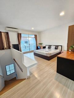 ขายทาวน์โฮม 3 ชั้นหมู่บ้าน บ้านใหม่พระรามเก้า-ศรีนครินทร์ บ้านสวยพร้อมอยู่ (N.1575)-202502251028451740454125103.jpg