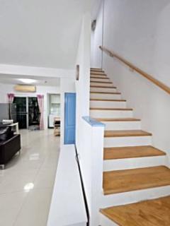 ให้เช่าทาวน์โฮม 3 ชั้นหมู่บ้าน บ้านใหม่พระรามเก้า-ศรีนครินทร์ บ้านสวยพร้อมอยู่ (N.1575)-202502251141211740458481335.jpg