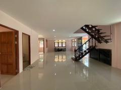 NTG1033ให้เช่า บ้านเดี่ยว หลังใหญ่ ลาดพร้าว 101 เหมาะทำออฟฟิสหรืออยู่อาศัยจอดรถได้10คัน ใกล้รถไฟฟ้าสายสีเหลือง (สถานีลาดพร้าว 101)-202502251534521740472492871.jpg