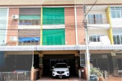 ทาวน์โฮม 3 ชั้น เชิงพาณิชย์ หมู่บ้าน ฉัตรหลวง 13 ใกล้ แยกสันติสุข 