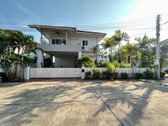 ขาย/เช่า บ้านเดี่ยว 2 ชั้น พร้อมสระว่ายน้ำ โครงการเดอะสปริงส์ บ้านฉาง พร้อมเฟอร์นิเจอร์ และสิ่งอำนวยความสะดวกครบครัน  ใกล้ถนนบูรพาพัฒน์บ้านฉาง ระยอง