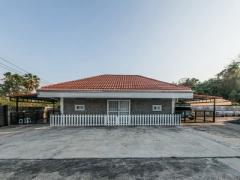 บ้านริมอ่างเก็บน้ำบางพระ ศรีราชา ชลบุรี พื้นที่ขนาดใหญ่กว่า 1 ไร่ ฮวงจุ้ยดี หน้าเป็นน้ำ หลังภูเขา จะอยู่เองก็ได้ เปิดคาเฟ่ 