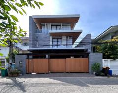ขายบ้านเดี่ยว 3 ชั้น 83 ตรว. ลาดพร้าว โขคชัย 4 บ้านสร้างใหม่ สไตล์ modern luxury ราคา 40 ล้านบาท