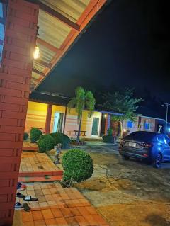 ขายที่ดิน7ไร่กว่าพร้อมบ้านใหม่ๆหลายหลังพร้อมเข้าอยู่อาศัยหรือเปิดเป็นรีสอร์ตให้พักได้เลย อยู่ในตัวเมืองกาญจนบุรีห่างถนนใหญ่สี่เลนบายพาส500เมตร ขายถูกมากๆขายเพียง6ล้านเทานั้น-202503191330051742365805570.jpeg